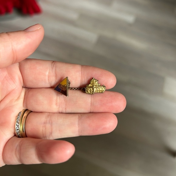 4/$50 WW2 tanker pin and armour division pin badge tie clip 🎖️ - Picture 3 of 5